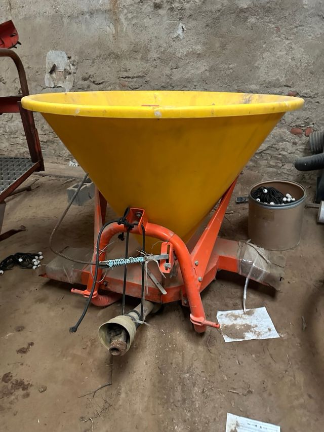 Abonadora frutales - usada