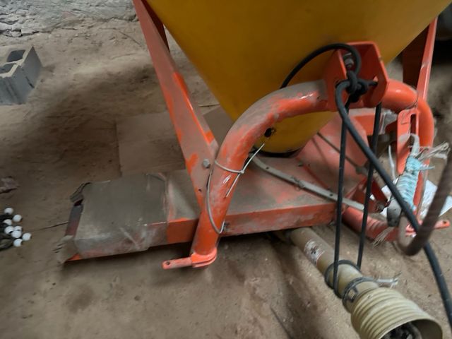 Abonadora frutales - usada