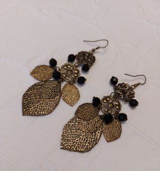 Pendientes largos dorados con hojas