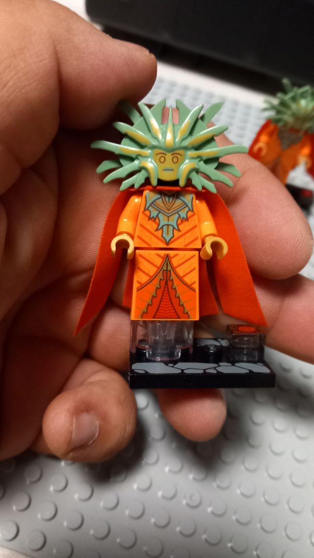 LEGO Minifigura Dama del Dolor