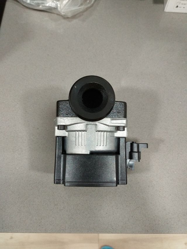 Bomba circuladora Grundfos