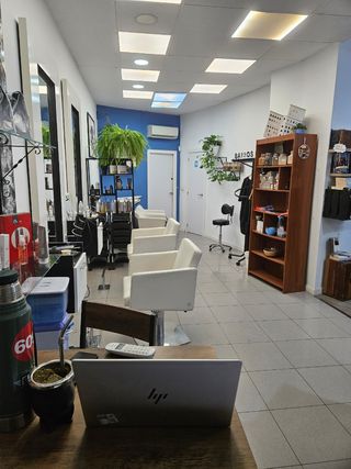 Oportunidad: traspaso peluquería moderna 