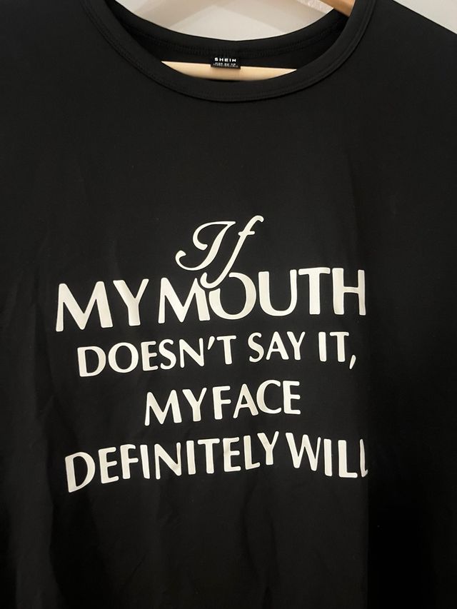 Camiseta SHEIN negra - frase divertida