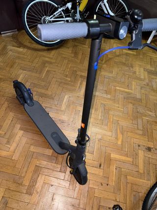 Patinete Xiaomi usado, rueda extra