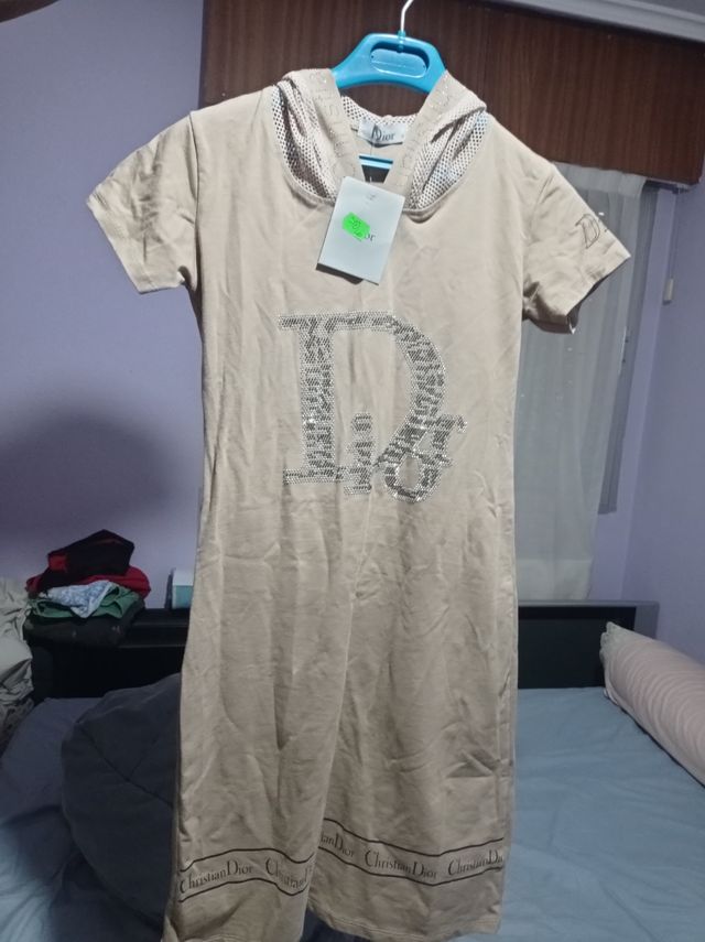 Vestido Christian Dior beige c/ capucha,ajustado