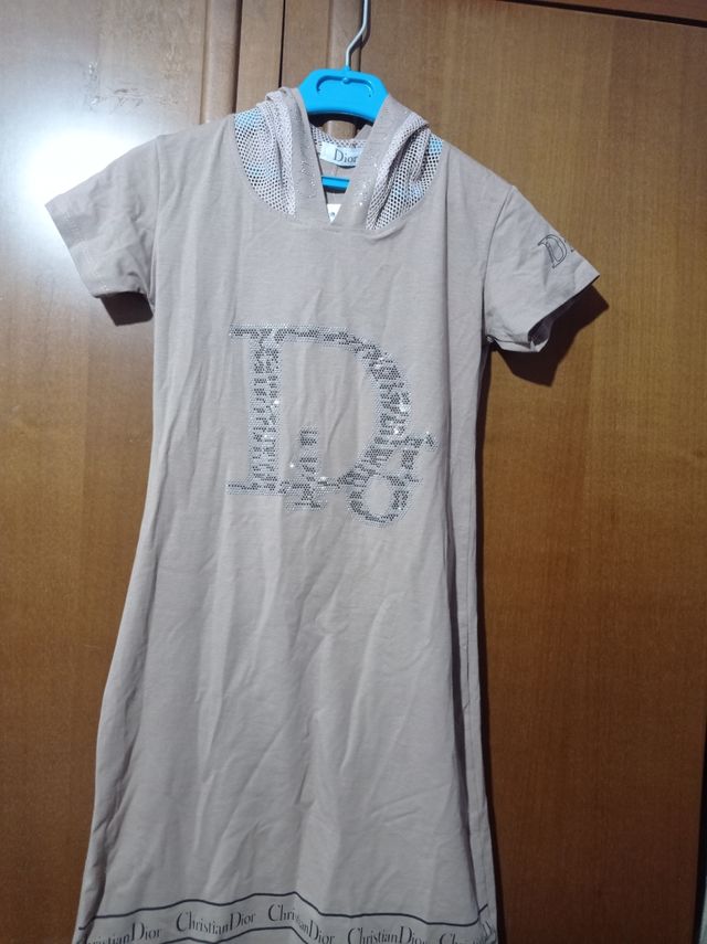 Vestido Christian Dior beige c/ capucha,ajustado
