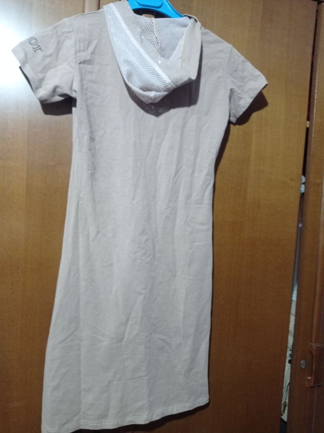 Vestido Christian Dior beige c/ capucha,ajustado