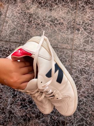 Zapatillas Veja blancas y azules