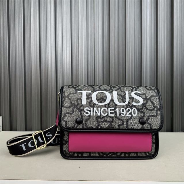 Bandolera fucsia nueva.Imitacion.