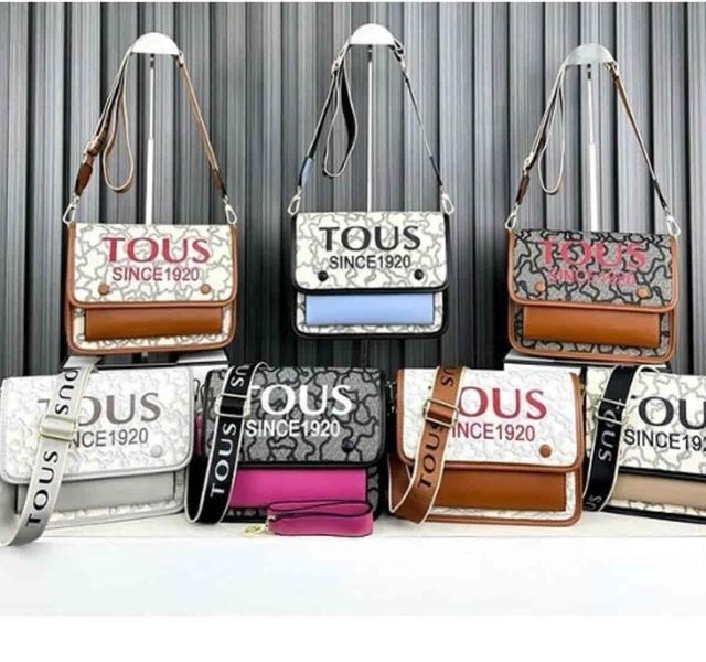 Bandolera fucsia nueva.Imitacion.