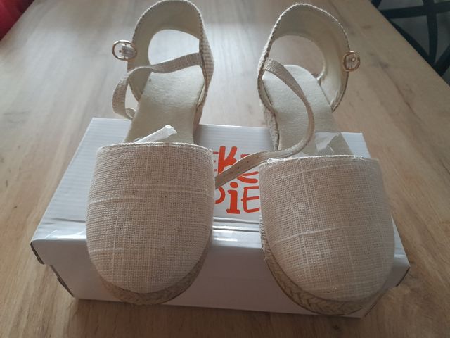 Alpargatas beige planas SIN ESTRENAR