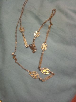 Colgante dorado con perlas