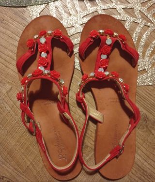 Sandali  rossi, decorati