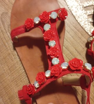 Sandali  rossi, decorati