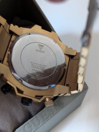 Reloj Guess dorado 