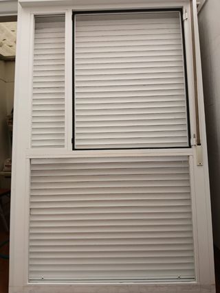 Ventana aluminio blanco con persiana