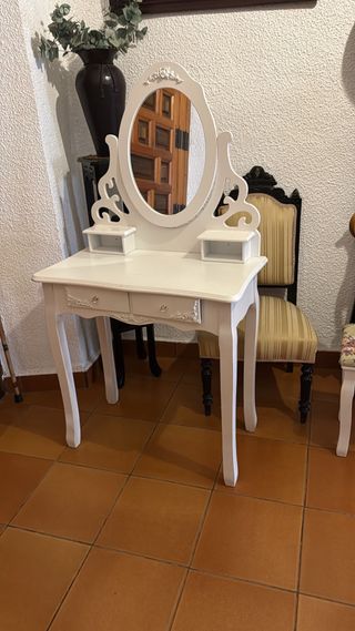 Tocador blanco de madera