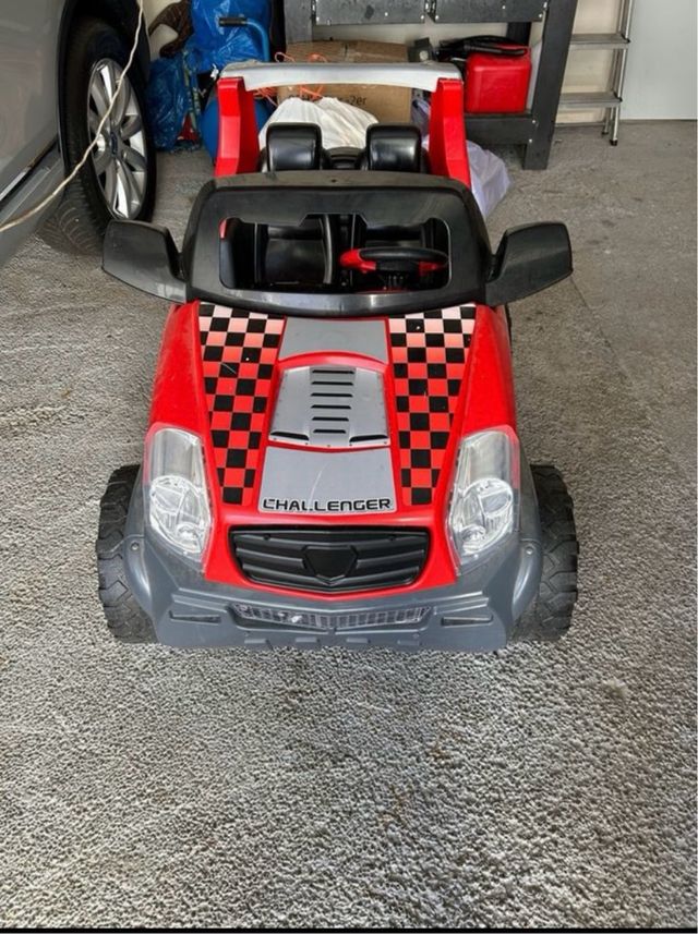 Coche eléctrico infantil Feber Challenger
