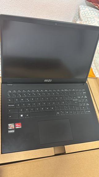Portátil MSI - Ordenador negro