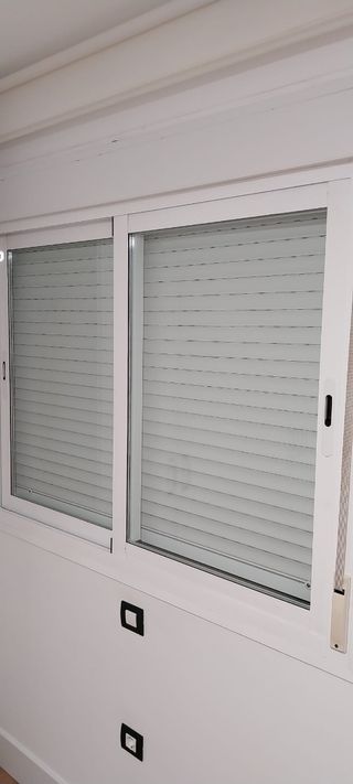 Ventana aluminio persiana integrada