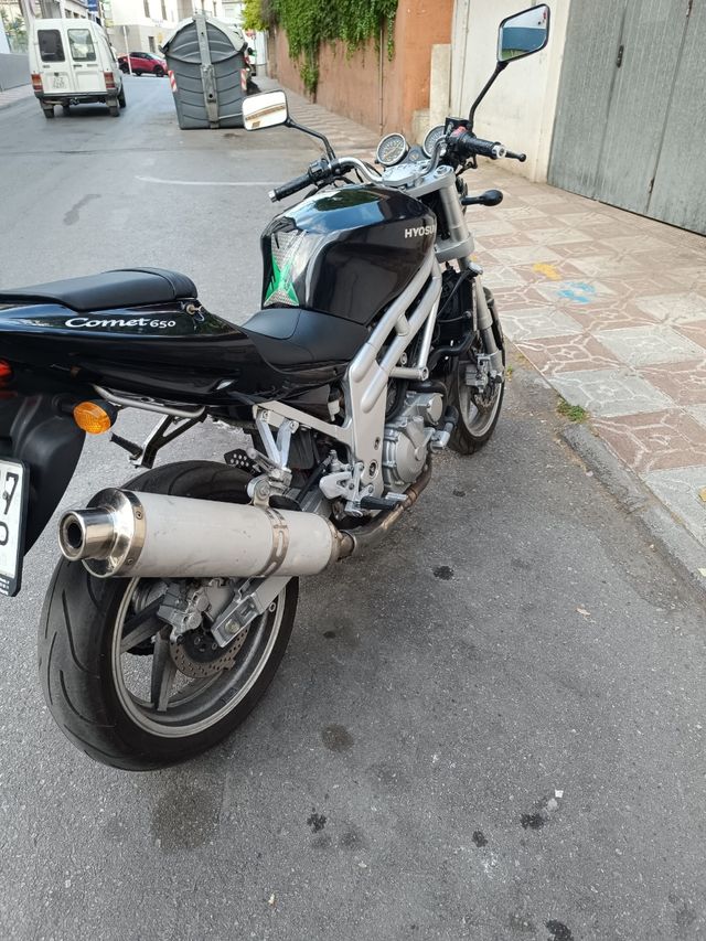 Hyosung GT650 comet r