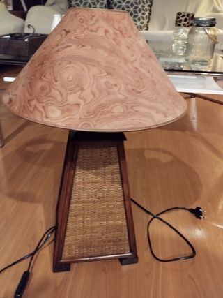 Lampara sobremesa madera ratan