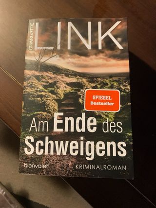 AM ENDE DES SCHWEIGENS
DIE LETZTE SPUR