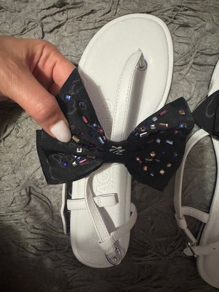 Sandalias Karl Lagerfeld blancas con lazo