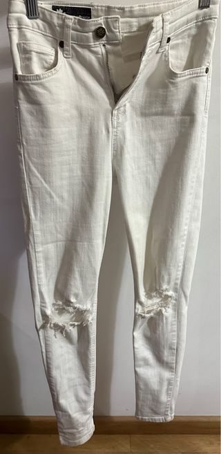 Pantalón vaquero roto