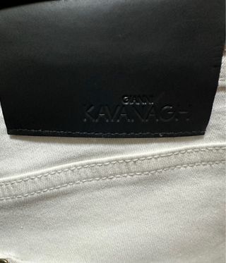 Pantalón vaquero roto