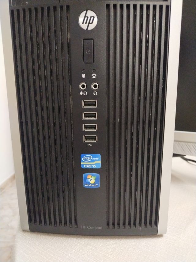 Torre PC + monitor sobremesa