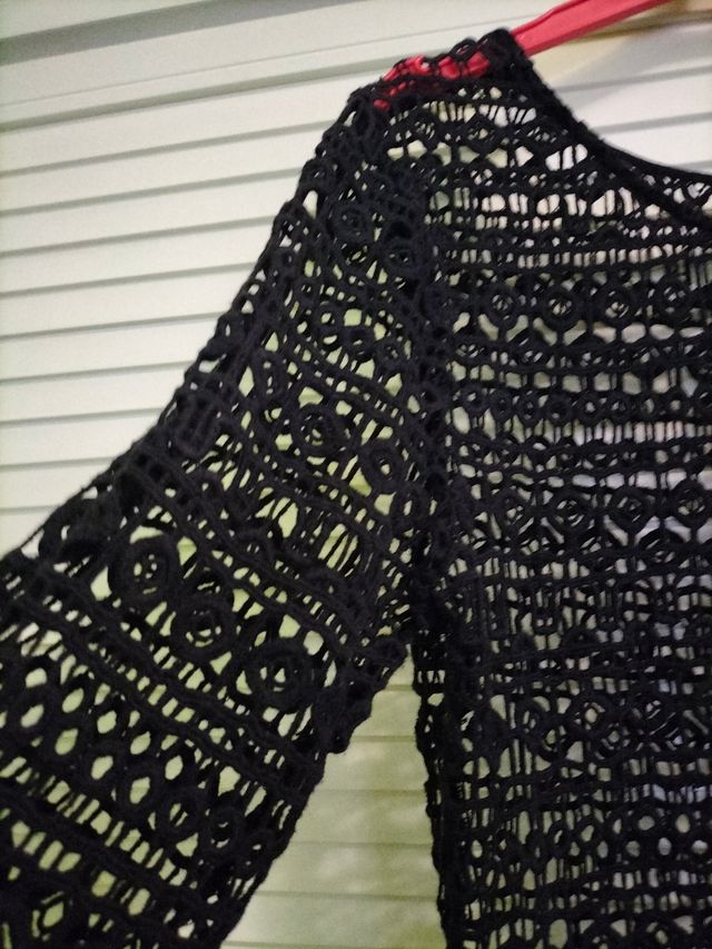 Abito nero all'uncinetto