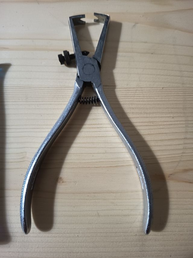 Juego herramientas GEDORE: alicates y pelacables