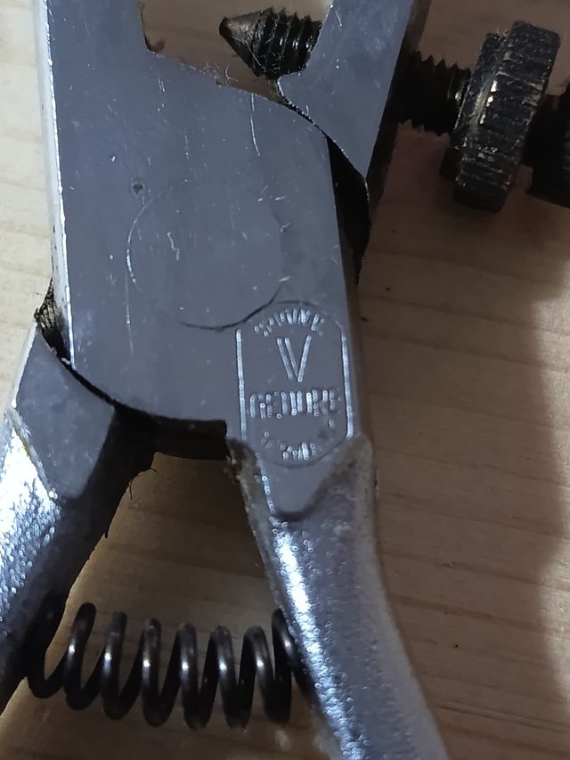 Juego herramientas GEDORE: alicates y pelacables