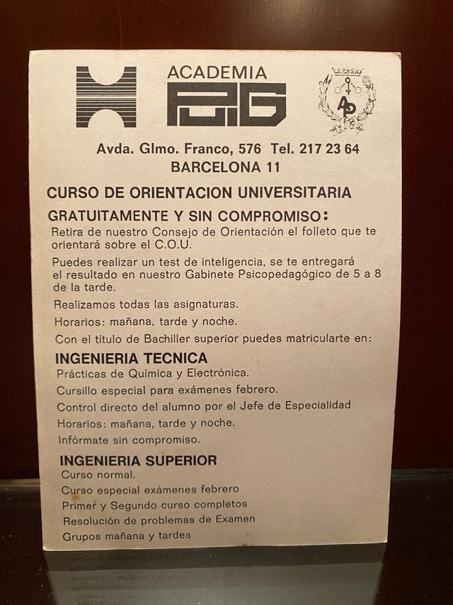 Tabla periódica antigua Academia Puig