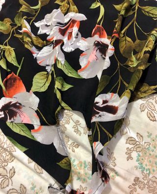 Blusa fiori estiva nera