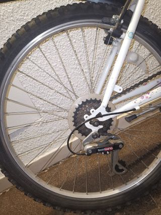 Bicicleta niña 25" blanca con rosa