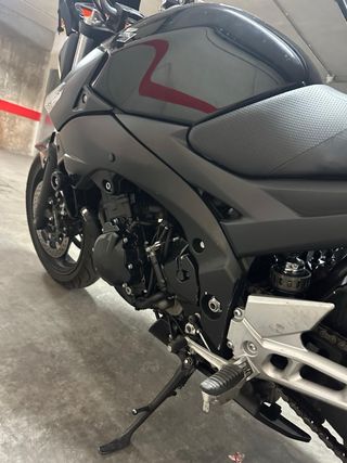 Suzuki GSR600
