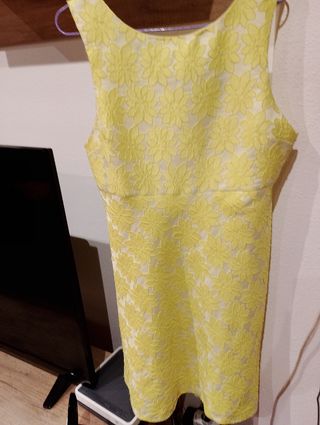 Vestido amarillo rodilla flores