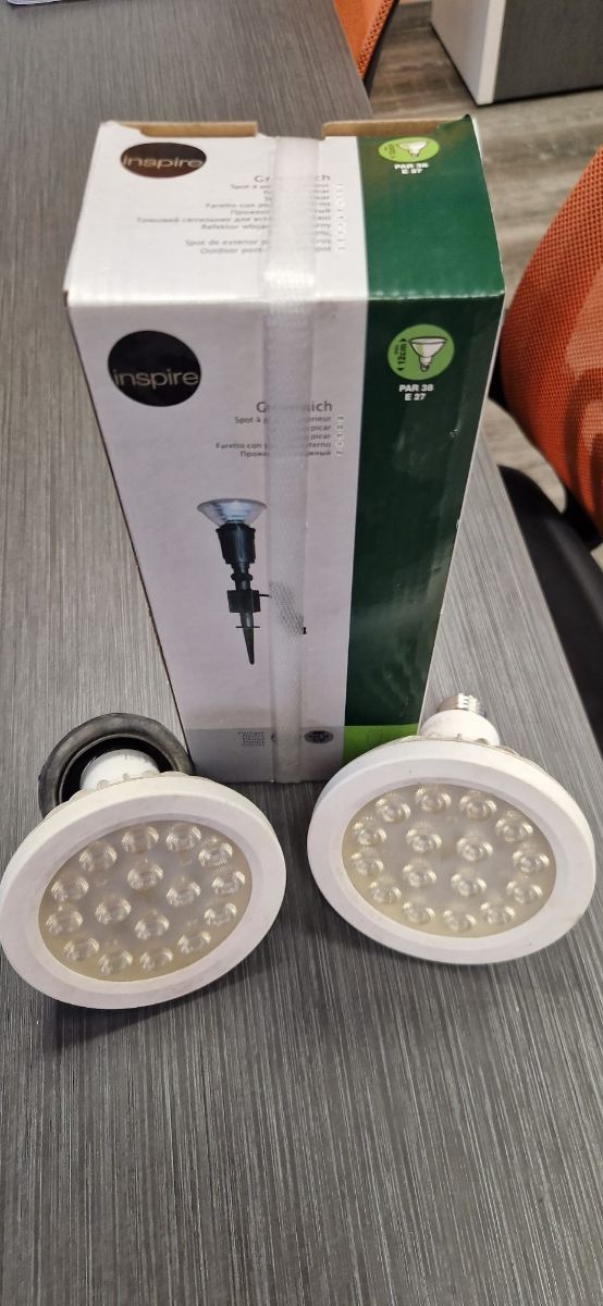 Porta bombilla y 2 Focos LED Inspire para jardín