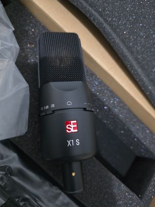 Adam Hall X1 S Studio Bundle SE