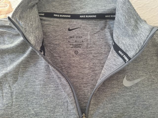 Camiseta Nike Dri-FIT gris talla M