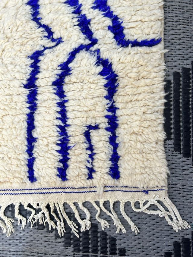Alfombra Bereber Azilal azul y blanca