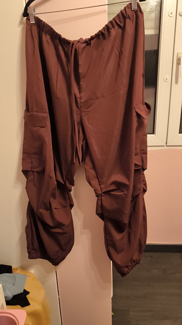 Pantalones cargo marrón