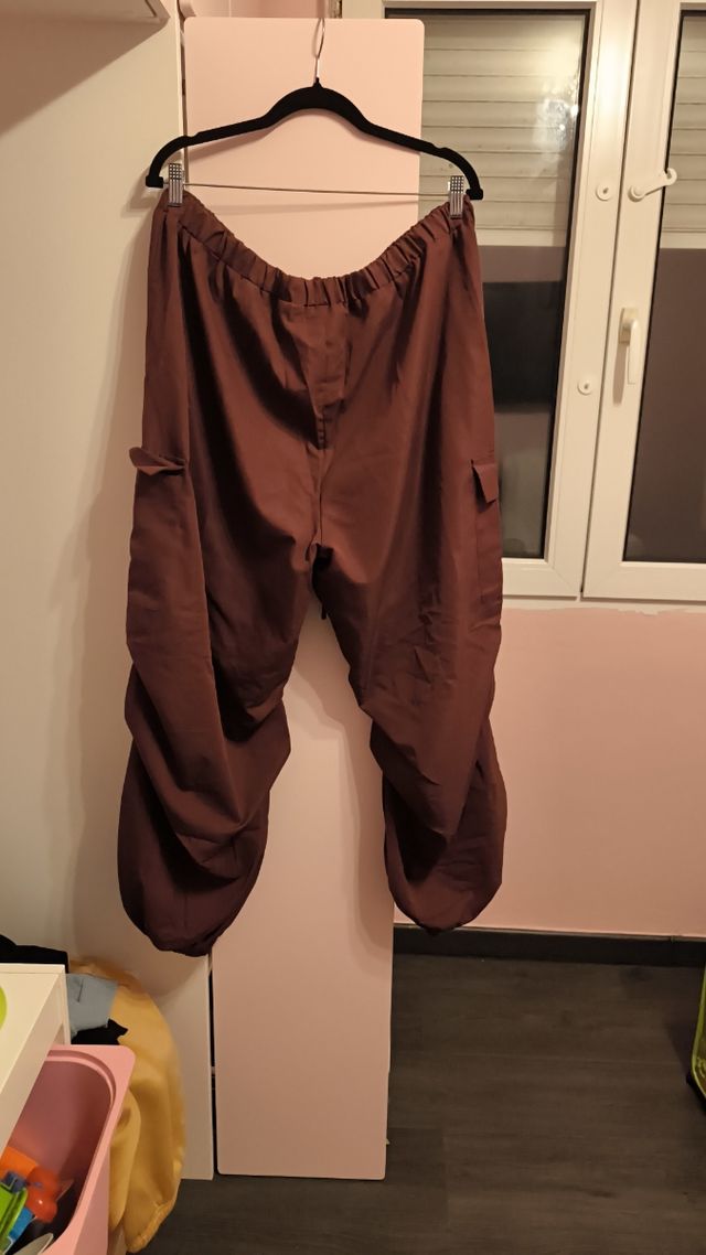 Pantalones cargo marrón