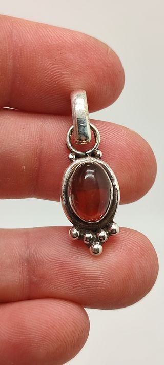 Colgante de plata y ámbar.