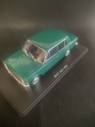 Seat 124 1/24 - Coche escala