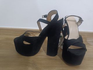 Sandali neri con plateau