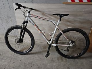 Bicicleta GT Avalanche MTB
