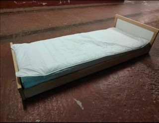 Cama infantil con tobogán + cama Montessori 